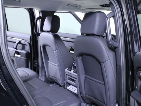 Used 2025 Land Rover Defender 110 S image 12