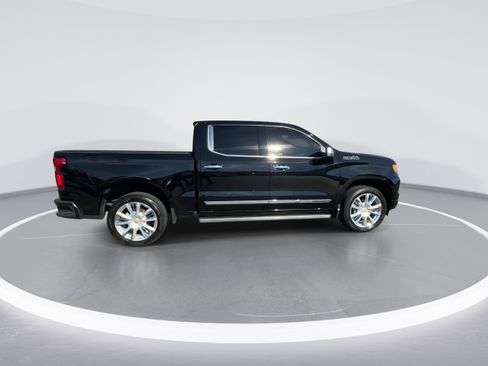 Used 2022 Chevrolet Silverado 1500 High Country w/ High Country Premium Package image 9