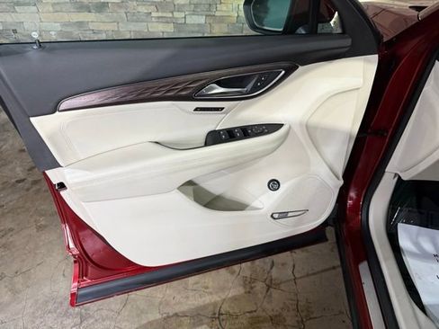 Used 2021 Buick Envision Avenir w/ Technology Package II image 11