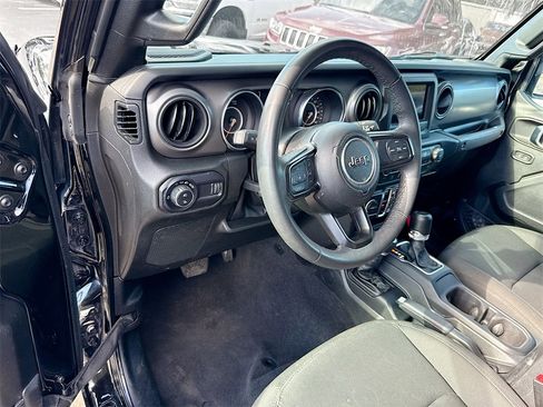 Used 2023 Jeep Gladiator Sport image 10