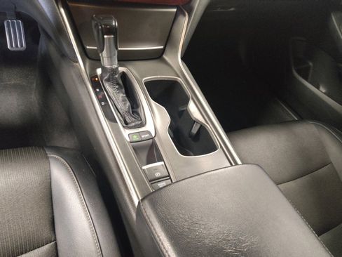 Used 2018 Honda Accord Sport image 26