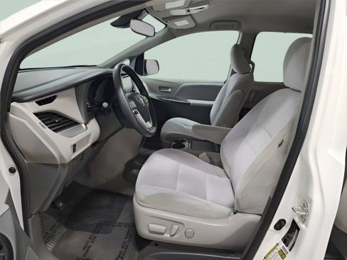 Used 2020 Toyota Sienna LE image 20