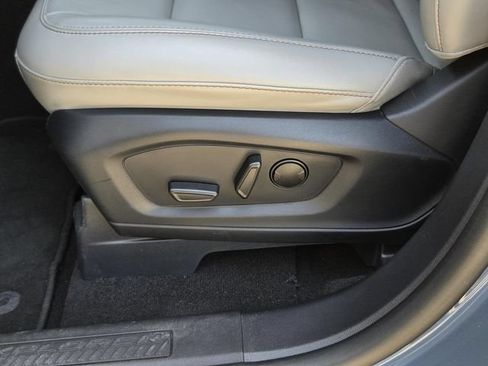 Used 2025 Ford Explorer Active w/ Active Comfort Package RWD image 29