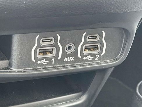 Used 2025 Chrysler Pacifica Select FWD image 21