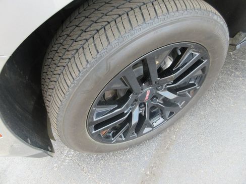 Certified 2025 GMC Yukon XL Denali w/ Sun & Power Step Package AWD/4WD image 14