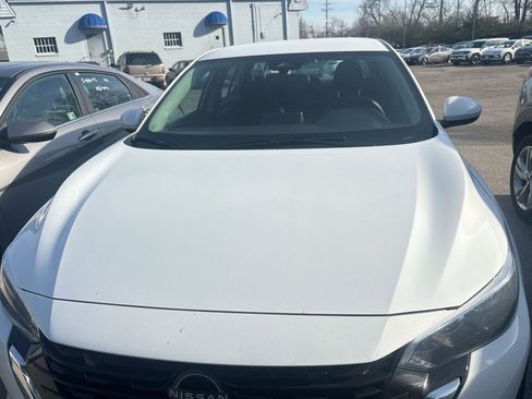 Used 2025 Nissan Sentra SV image 2