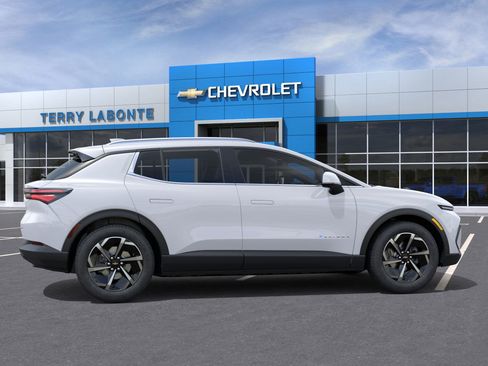 New 2026 Chevrolet Equinox EV LT image 7