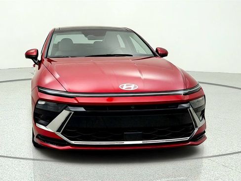 Used 2025 Hyundai Sonata Limited FWD image 2