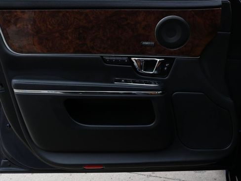 Used 2017 Jaguar XJ R-Sport AWD/4WD image 18