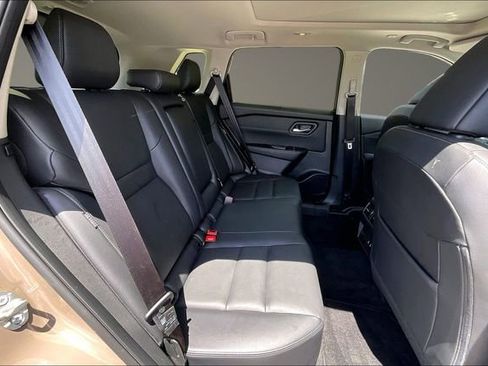 Certified 2025 Nissan Rogue SL w/ Tech Package FWD image 25