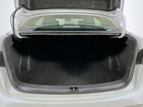 Used 2025 Toyota Corolla LE image 28