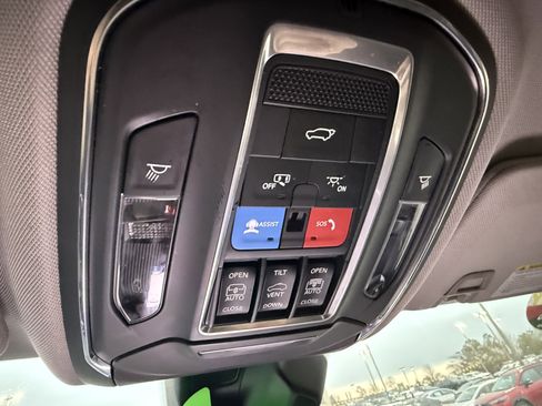 Used 2022 Jeep Grand Cherokee L Limited w/ Black Appearance Package image 21