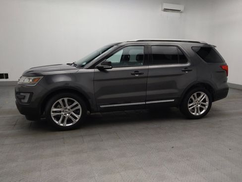 Used 2017 Ford Explorer XLT w/ Equipment Group 202A FWD image 2