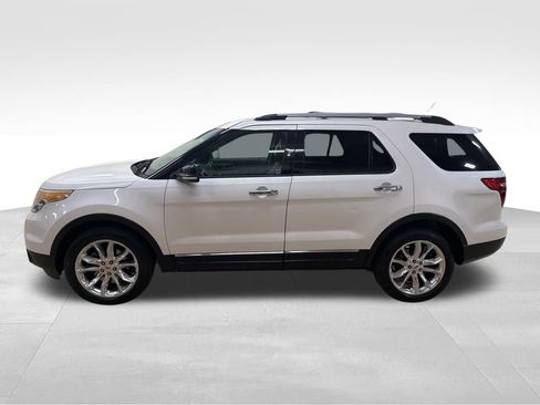 Used 2014 Ford Explorer XLT w/ Equipment Group 202A image 2
