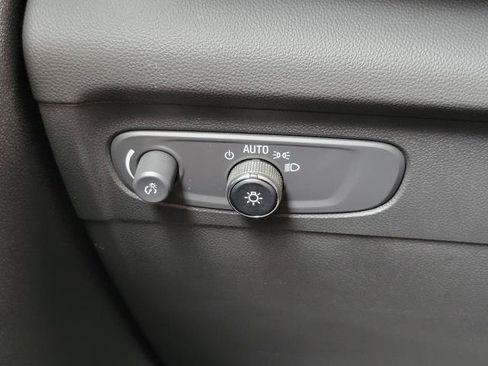 Used 2023 Buick Envision Preferred FWD image 17