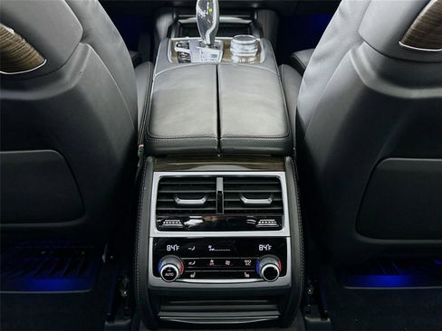 Used 2020 BMW 750i xDrive w/ Cold Weather Package image 27