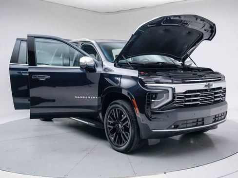 Used 2025 Chevrolet Suburban Premier image 15