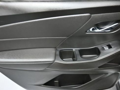 Used 2023 Chevrolet Traverse LT FWD image 19