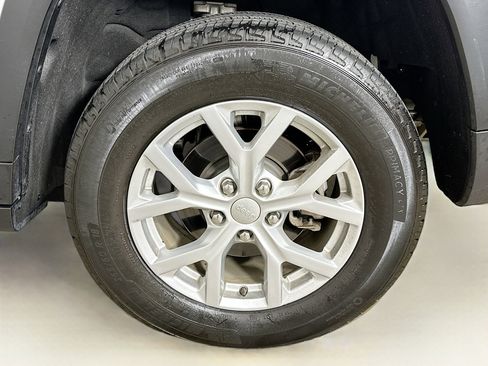 Used 2023 Jeep Grand Cherokee Limited image 11