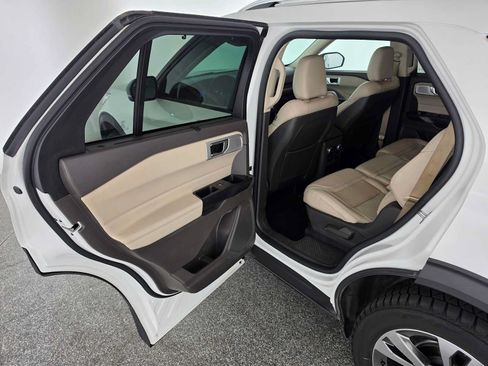Used 2020 Ford Explorer Platinum w/ Premium Technology Package AWD/4WD image 17