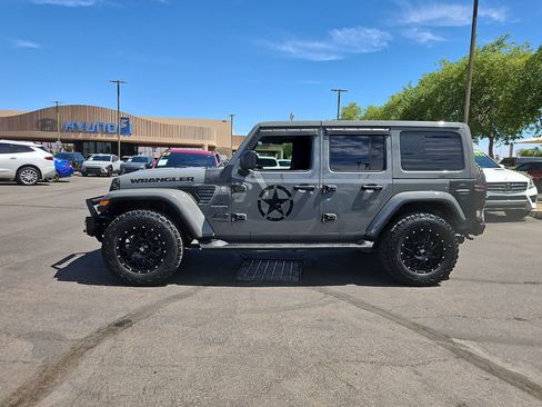 Used 2022 Jeep Wrangler Unlimited Sahara w/ LED Lighting Group AWD/4WD image 9