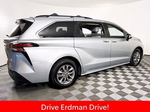 Certified 2021 Toyota Sienna XLE FWD image 23
