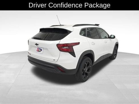New 2026 Chevrolet Trax LT w/ Driver Confidence Package FWD image 6