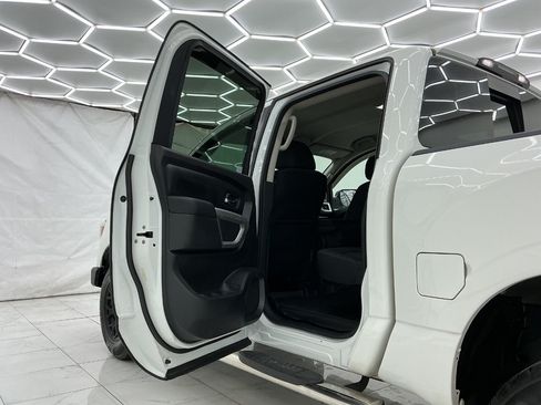 Used 2019 Nissan Titan SV AWD/4WD image 22