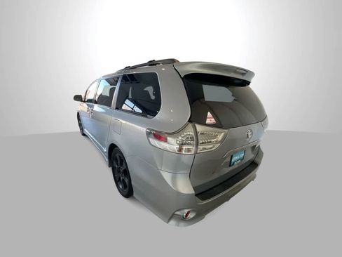 Used 2012 Toyota Sienna SE image 6