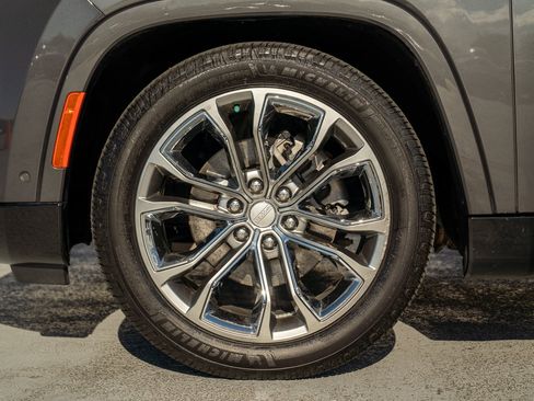 Used 2023 Jeep Grand Wagoneer Series II AWD/4WD image 12