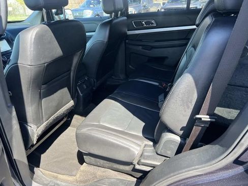 Used 2017 Ford Explorer XLT w/ Equipment Group 202A image 14