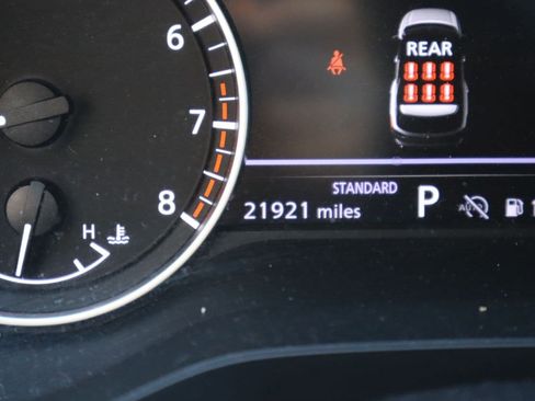 Used 2025 Nissan Pathfinder S FWD image 11