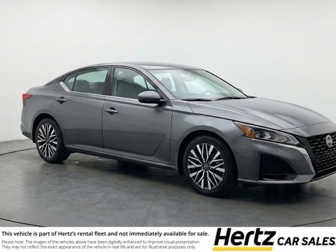 Used 2025 Nissan Altima 2.5 SV image 1