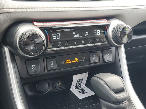 Used 2025 Toyota RAV4 XLE image 31