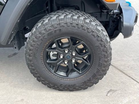 Used 2024 Jeep Wrangler Unlimited image 9