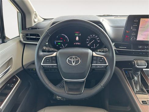 Used 2021 Toyota Sienna XLE w/ XLE Plus Package AWD/4WD image 12