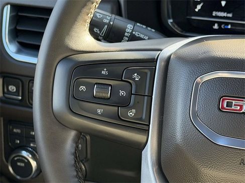 Used 2024 GMC Yukon SLT w/ SLT Luxury Package image 20