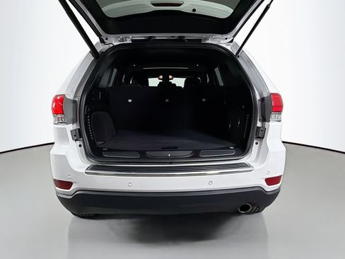 Used 2018 Jeep Grand Cherokee Limited image 24