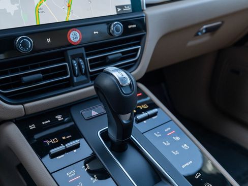 Certified 2025 Porsche Macan image 29