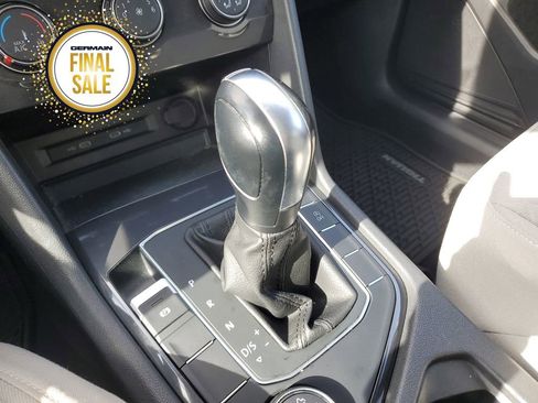 Used 2021 Volkswagen Tiguan S image 24