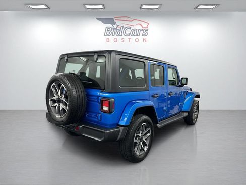 Used 2024 Jeep Wrangler Unlimited w/ Convenience Group AWD/4WD image 4