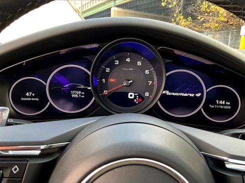 Certified 2022 Porsche Panamera 4 image 25