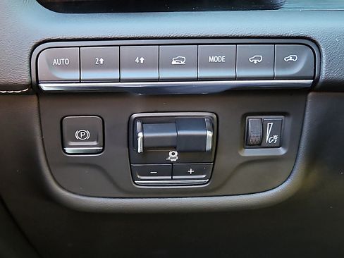 Used 2021 Cadillac Escalade ESV Sport w/ Driver Assist Tech Package image 24