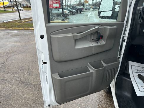 Used 2020 Chevrolet Express 2500 w/ Communications Package RWD image 9