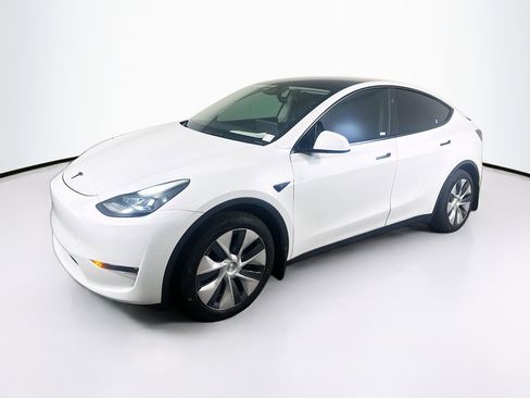 Used 2024 Tesla Model Y Long Range image 3