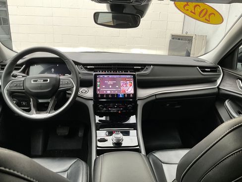 Used 2023 Jeep Grand Cherokee L Limited image 15