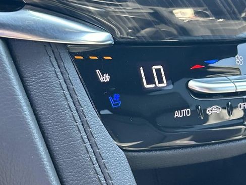 Used 2023 Cadillac XT6 Premium Luxury w/ Technology Package AWD/4WD image 32