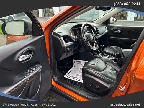 Used 2016 Jeep Cherokee Trailhawk w/ Leather Interior Group image 8