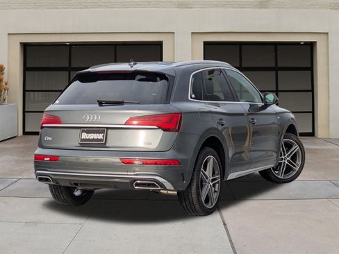 Used 2023 Audi Q5 e Premium w/ Convenience Package image 4