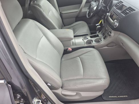 Used 2011 Toyota Highlander SE w/ Tow Pkg AWD/4WD image 9